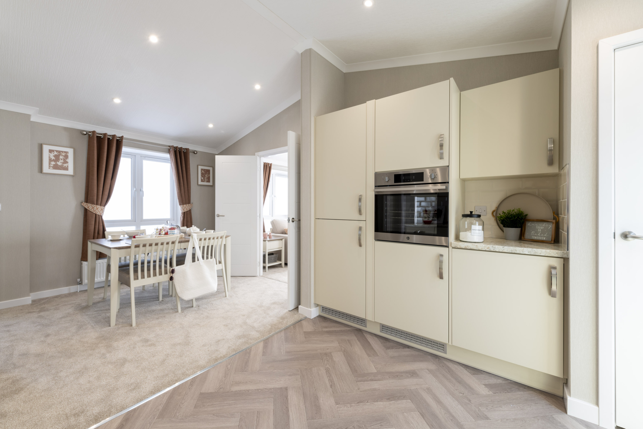 Omar-Image-Kitchen-Diner-scaled