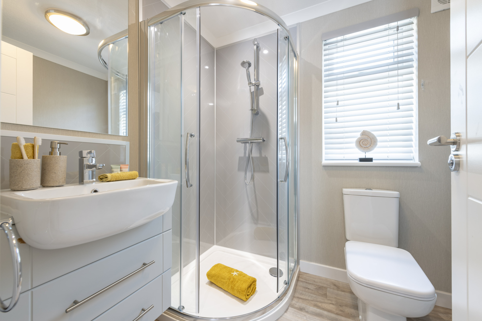 Omar-Newmarket-En-Suite-scaled